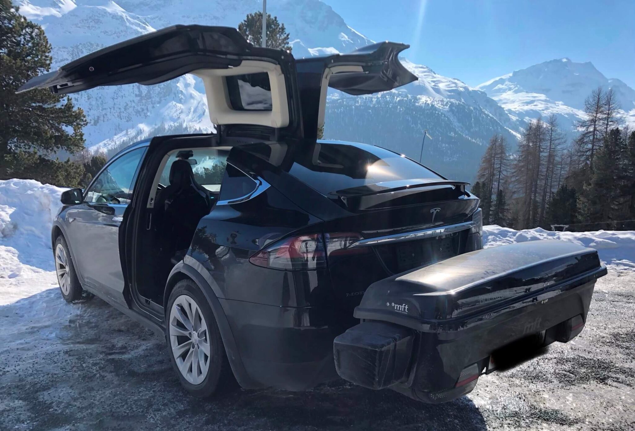 Mit Tesla und BackBox in den Skiurlaub