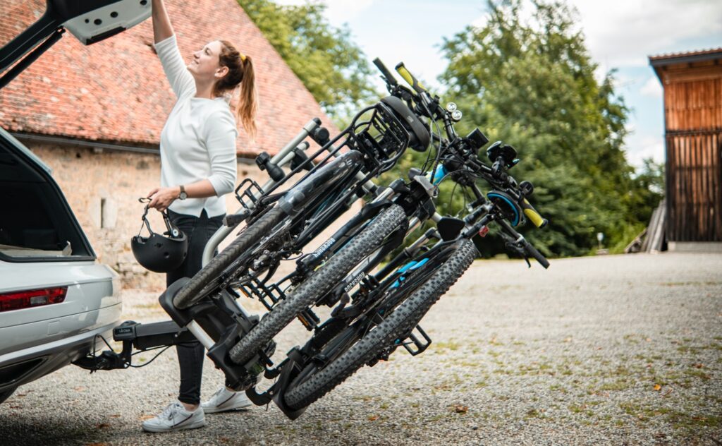 abgeklappter Fahrradträger für Zugang zum Kofferraum